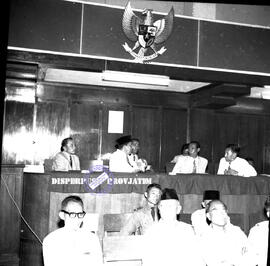 Para undangan pada penandatanganan penyerahan Jawatan Kehutanan di Surabaya, 19 – 1 – 1959