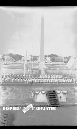 Suasana upacara peringatan Hari Pahlawan yang dilaksanakan di Surabaya, 10 – 11 – 1961