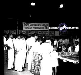 Suasana pameran Indonesia bangun, pasar bandeng Gresik, 29 – 4 – 1957