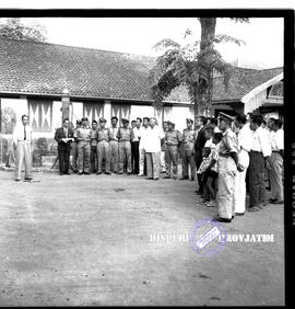 Persiapan upacara pembukaan eksposisi / pameran pembangunan di Surabaya, 10 – 4  – 1963