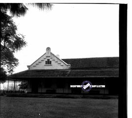 Suasana gedung sekolah Bung Karno / Presiden Sukarno (Soekarno) Europeesche Lagere School di Mojo...