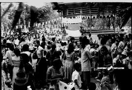 Suasana peringatan Hari Anak-anak Internasional yang dipusatkan di Kebun Binatang Surabaya, TT
