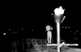 Presiden Sukarno / Soekarno memberikan wejangan dalam malam peringatan Hari Sumpah Pemuda di Tugu...