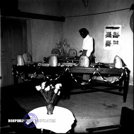 Pameran kerajinan tangan dalam peringatan hari kartini di Surabaya, 21 – 4 – 1953