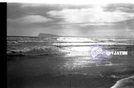 Pemandangan pantai blambangan, 2 s.d 5 – 5 – 1956