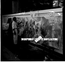 Para pelukis sedang membuat lukisan untuk  Balai Pemuda Surabaya, 2 – 9 – 1958