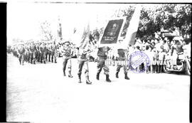 Kontingen peleton dari Pertahanan Sipil /  Resimen Mahasiswa dalam pawai peringatan HUT Kemerdeka...