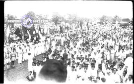 Suasana peringatan hari buruh di sebuah lapangan di surabaya, 1 – 5 – 1955