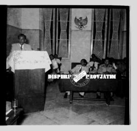 Acara sambutan dalam pertemuan di Yayasan Koperasi Kopra, 28 – 11 – 1956