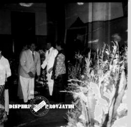 Undangan pada resepsi Malam Peringatan HUT Kemerdekaan Republik Indonesia ke 12 di Surabaya, 17 –...