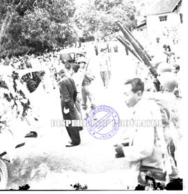 Suasana pemakaman Ibu Sastrodihardjo di Surabaya yang dimakamkan secara milter, tahun 1958