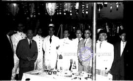Para perwira / undangan yang hadir pada resepsi jamuan di atas Kapal Latih Jepang, 14  – 5 – 1960