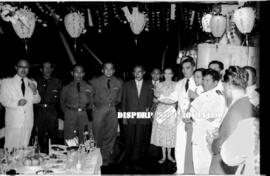 Para perwira / undangan yang hadir pada resepsi jamuan di atas Kapal Latih Jepang, 14  – 5 – 1960