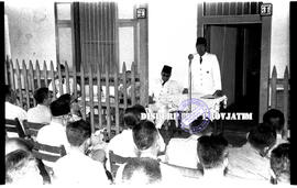 Para undangan pada peringatan Hari Pahlawan di Surabaya, 10 – 11 – 1960