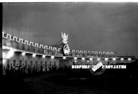 Gapura CEFI (Center For Economical Fairs of Indonesia) yang diselenggarakan di Surabaya, tahun 1958