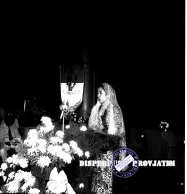Fatmawati Soekarno sedang memberikan sambutan pada resepsi konggres PERWARI  (Persatuan Wanita Re...