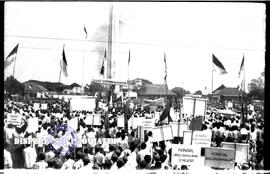 Antusiasme masyarakat dan sukarelawan  pada apel besar / rapat raksasa sukarelawan Anti Malaysia ...