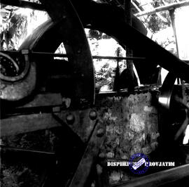 Pembangunan ke Djabung (Tumpang) Malang, tgl. 4 April 1957. Suasana dalam pembangkit listrik