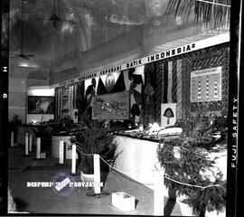 Munaskop I tanggal 21 s/d 28 April 1961 : Stand gabungan Koperasi Batik Indonesia
