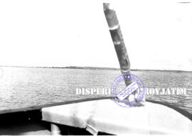 Dari buritan kapal terlihat garis pantai Kepulauan Gili Raja Kabupaten Sumenep, 14 – 7 – 1956