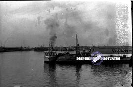 Foto pelabuhan tanjung perak diambil dari atas kapal Tampomas PT. PELNI (Pelayaran Nasional Indon...