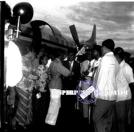 Kedatangan Semaun di Lapangan Terbang Morokrembangan Surabaya, (lahir di desa Curah malang, Sumob...